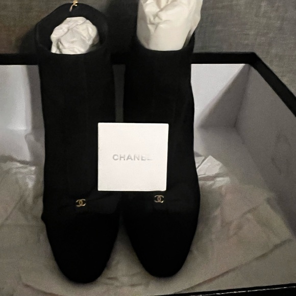 Chanel Swede Short Boots with bow - Picture 13 of 13